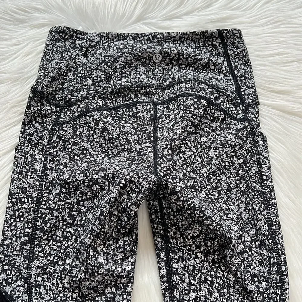 Lululemon Sole 7/8 Training Tight Alpine White Black